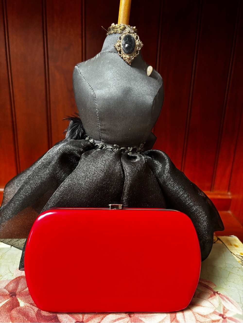 Vintage new red metal-framed clutch wallet.never used